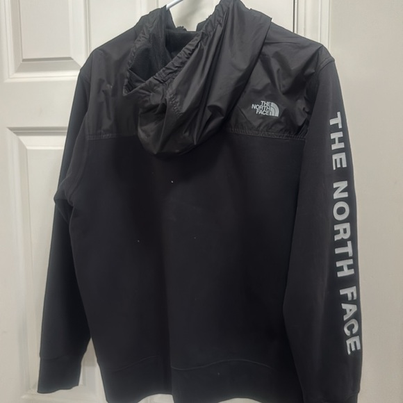 Men’s medium North Face lightweight jacket. - Picture 2 of 4